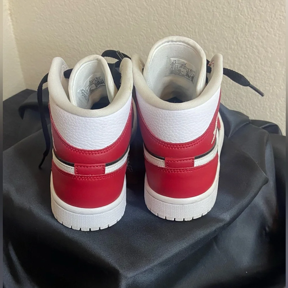 Jordan 1-Red/Blk/Wht - Picture 5 of 7